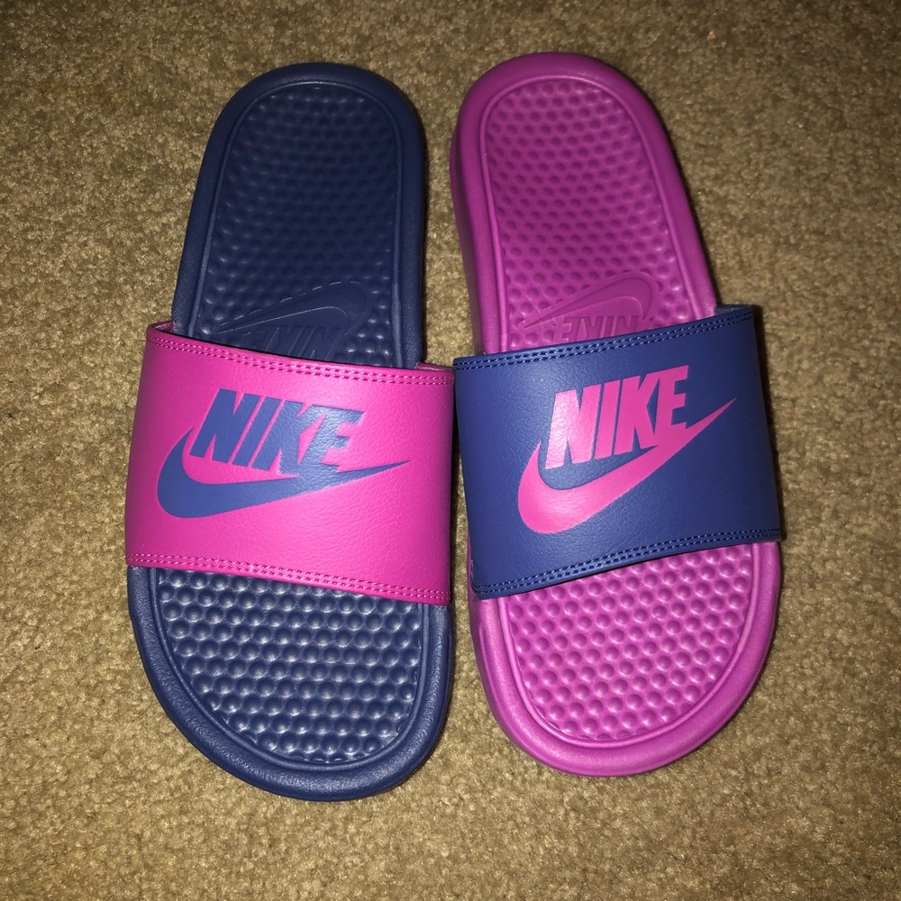 Nike mismatch slides